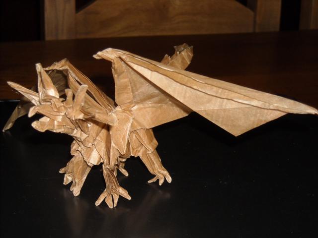Ancient dragonde Satoshi KAMYIA raté par moi 
carré de Kraft 28 g 50 cm de coté
