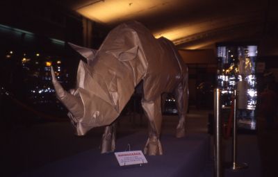 Rhino grandeur nature plié par Eric Joisel

