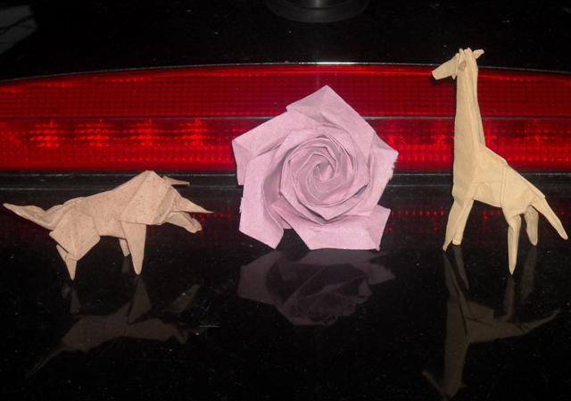 Rose de Naomiki Sato, Taureau de Stefan Weber et Girafe de Montroll avec le papier d'Aurèle
