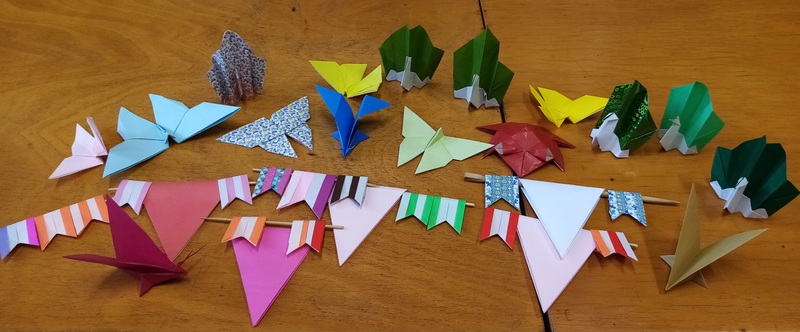 Chacun son tour 16 sept 20
- Paon by Fumiaki Shingu (Origami club)
- Papillon by Akira Yoshizawa
- Oriflamme by Assia Brill
- Papillon avec antennes ciseaux by ...
