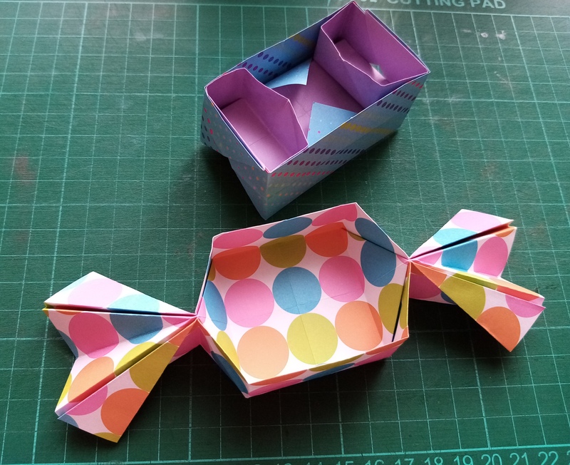 Mises en boîtes ou la grande évasion
-  Bonbonnière (candy tray) - Makoto Yamaguchi (12 mois origami)
-  Boîte compartimentée (tabako ire) - Toyoaki Kawai
