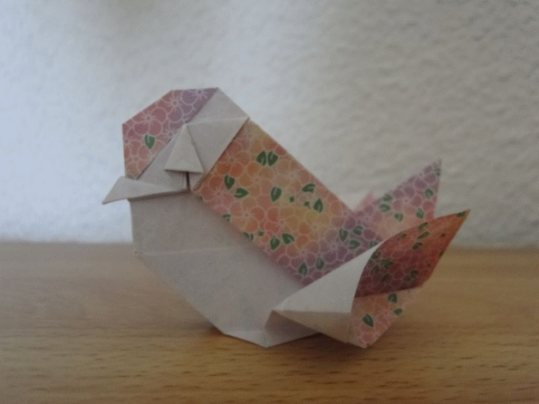 Moineau / Sparrow
Auteur : Kasahara Kunihiko 
Diagramme : Cute! Cool! Beautiful! Animal Origami Book par Kasahara Kunihiko
Papier origami 15x15 cm
Difficulté : débutant
Personnelement, je trouve ce modèle agréable à plier et vraiment d'un très bon rendu.
Mots-clés: Origami  Kasahara Kunihiko Moineau Sparrow