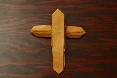 Cross de Jared Needle
Carré de papier origami  bicolore 15 cm
