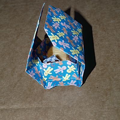 Box in a box − Akiko Yamanashi

