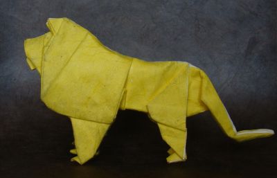 Lion de Robert Lang
Plié avec du papier Tant contrecollé d'Unryu.
30x30 cm.  
Mots-clés: lion Lang