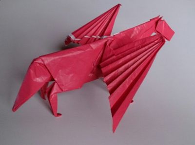 Pegasus de Satoshi Kamiya  
Plier par Tomas, premier essai sur papier rose de récupération de 55cm
Mots-clés: Pegasus de Satoshi Kamiya