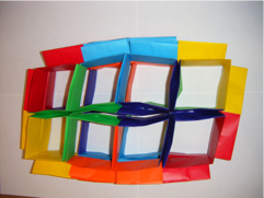 Varioball - position 4
Créateur : Jorge Pardo
Type : Modulaire
Nombre : 60 modules
Papier : Kami
Taille papier : 15x15 cm
Taille (L x l x h) : 38.5 x 23.2 x 8 cm 
