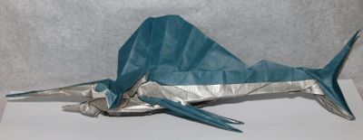 Voilier
Voilier de Nguyen Ngoc Vu (VOG), réalisé avec du papier kraft bicolore bleu-argenté, feuille de 50 cm.
Mots-clés: voilier marin espadon kraft VOG