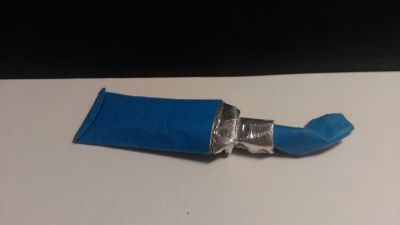 Tube de peinture
(Guillaume Denis) 
Mots-clés: origami tube peinture objet